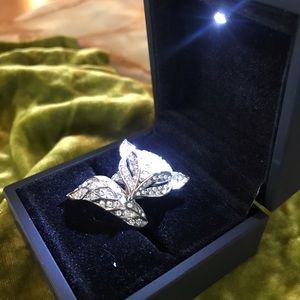 Cute silver fox ring in size 6.5